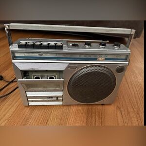 Vintage General Electric Model Stereo Radio!